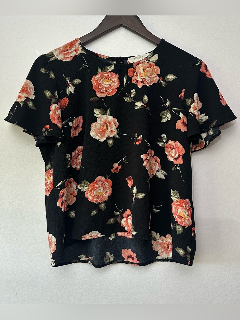 Rewind Black Short Sleeve Floral Top Size Large (0857)